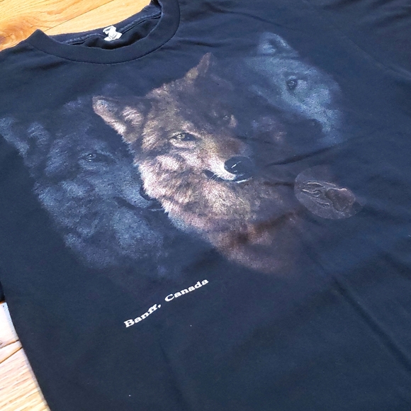 Vintage Banff Canada Wolf Tshirt - Picture 2 of 8